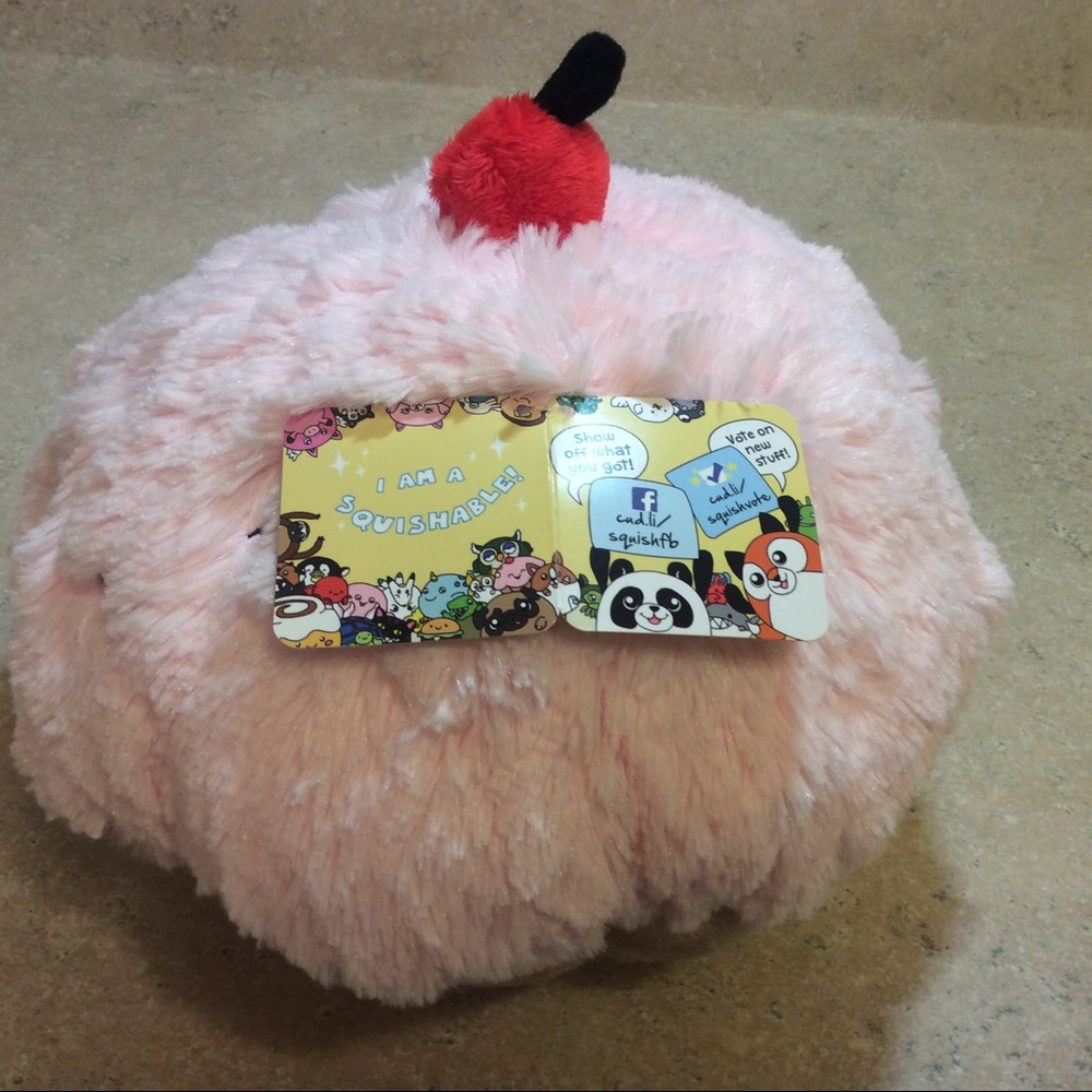 Mini SQUISHABLE CUPCAKE - Picture 4 of 6